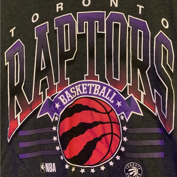 2 BUNDLE Toronto Raptors and Chicago Bulls Vintage graphic Tees. - Picture 2 of 6